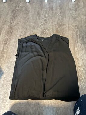 Ann Taylor Black Sleeveless V-Neck Blouse - Classic Women's Top